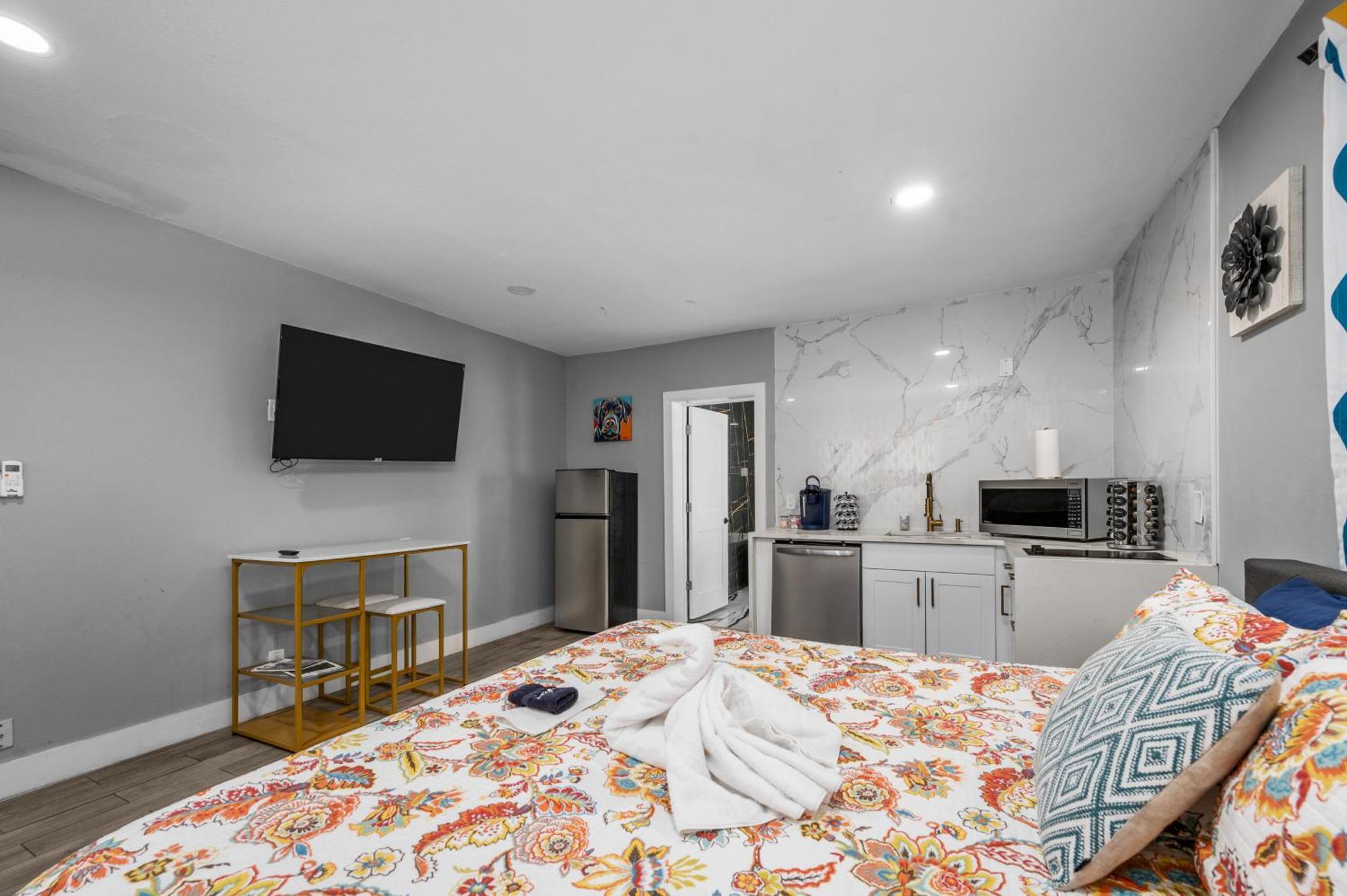 Chic Studio Apt In Central Houston With Free Park Apartment Exterior foto